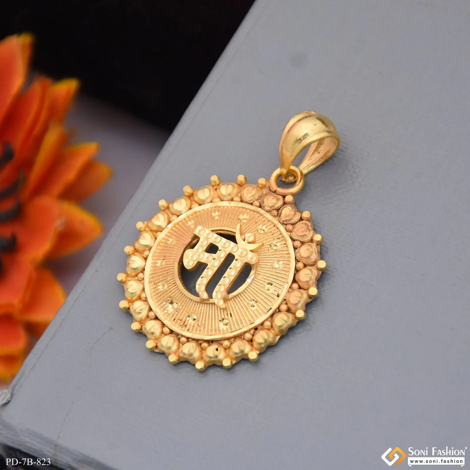 Maa Sophisticated Design Gold Plated Pendant for Men - Style B823