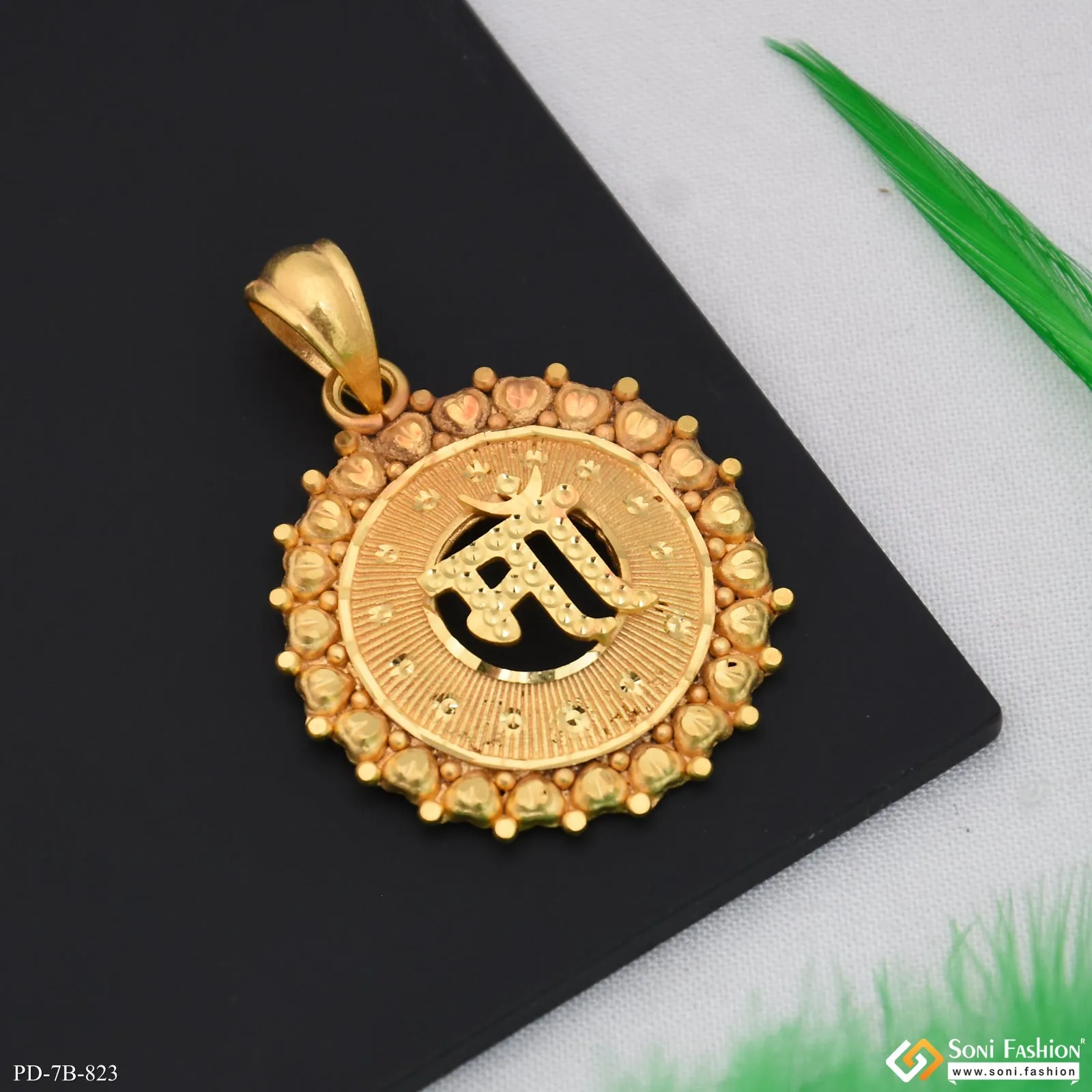 Maa Sophisticated Design Gold Plated Pendant for Men - Style B823