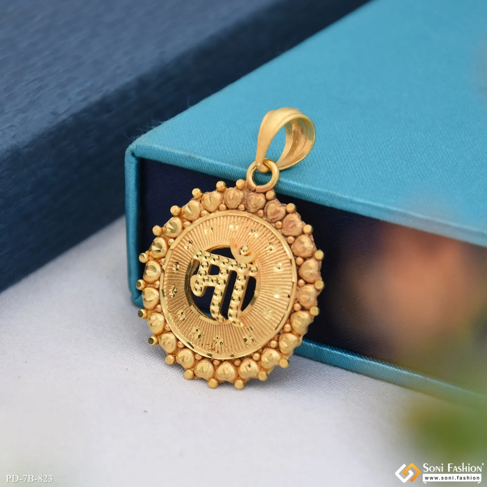 Maa Sophisticated Design Gold Plated Pendant for Men - Style B823