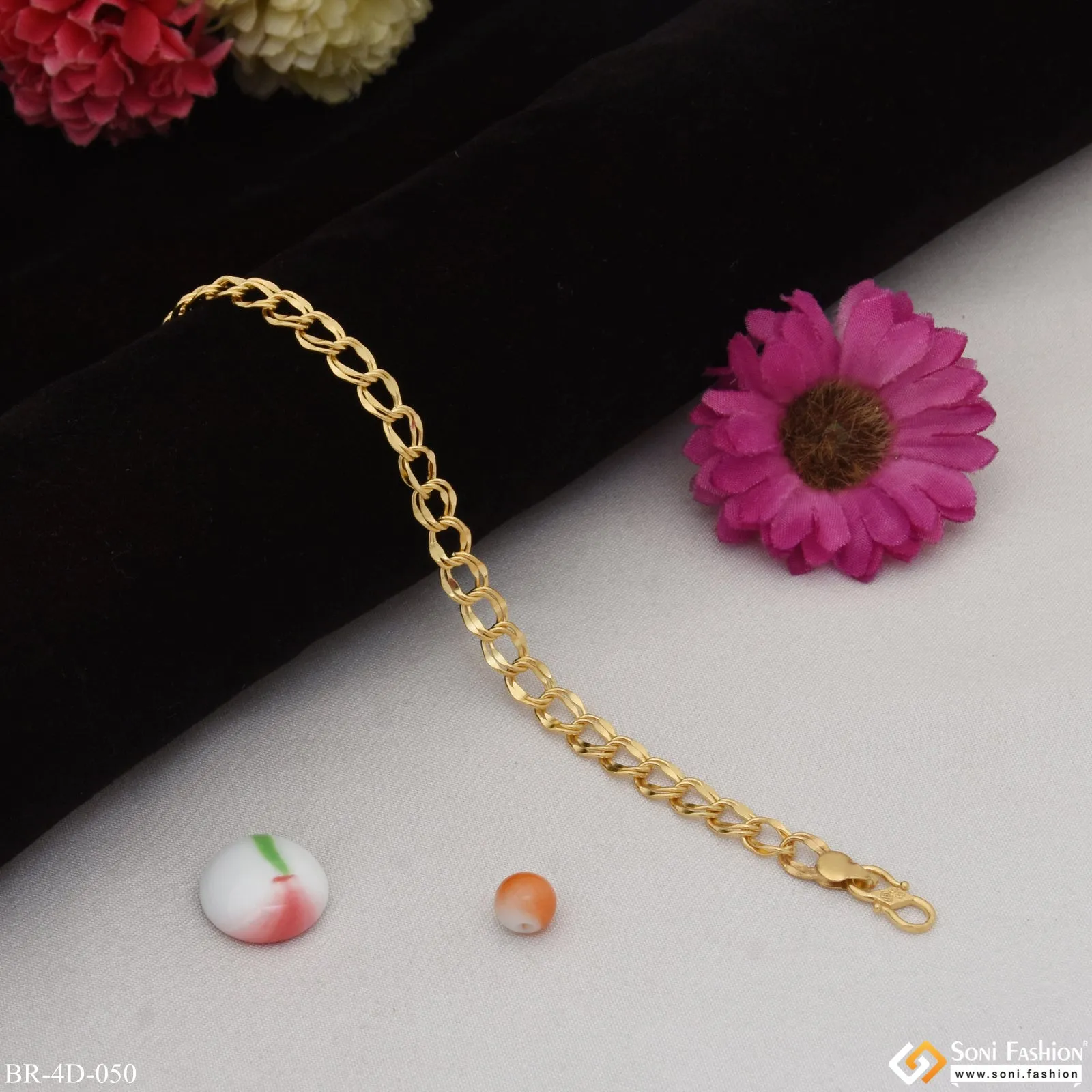 Ring Into Ring Sophisticated Design Gold Plated Bracelet for Men - Style D050
