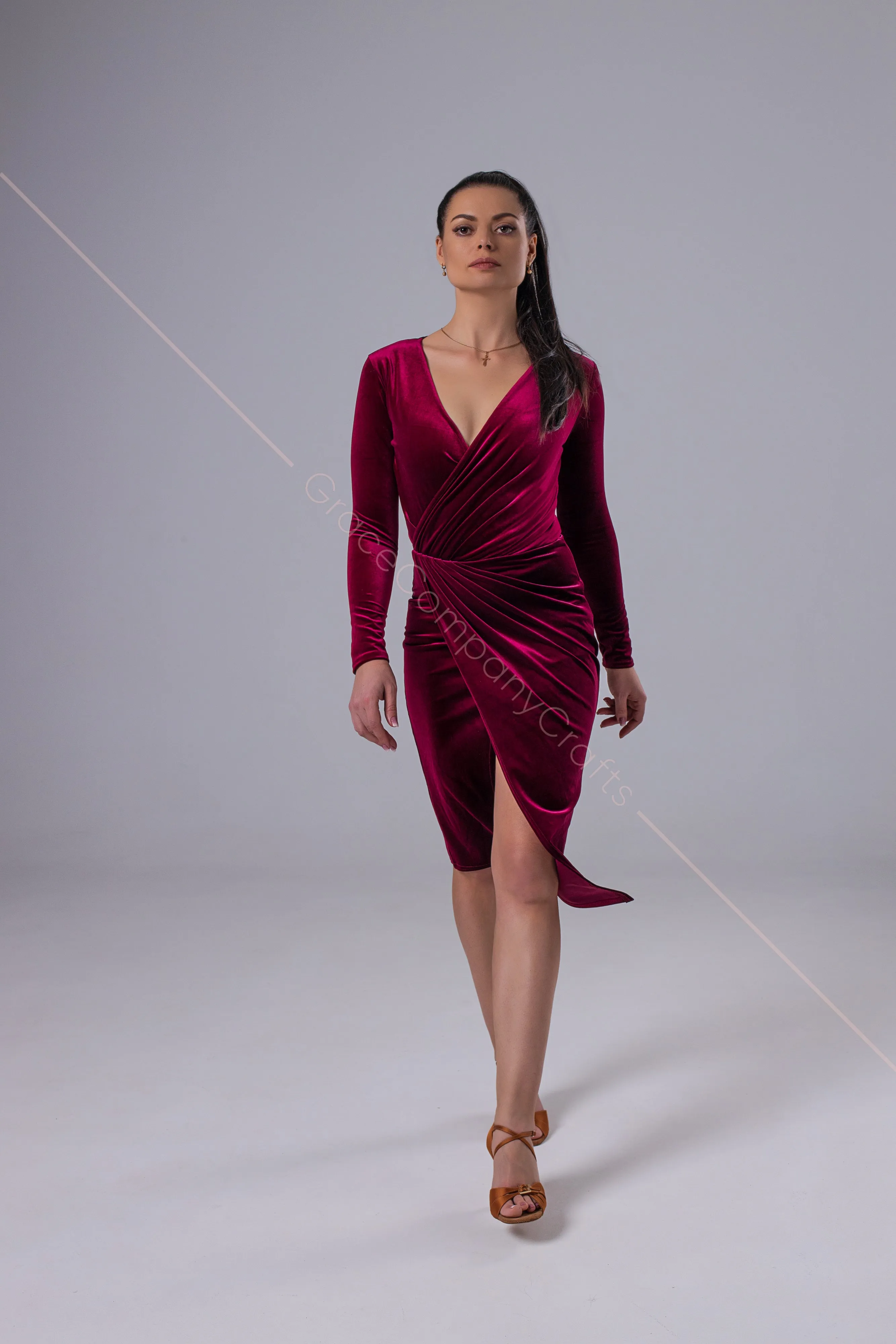 Sophisticated Velvet Pencil Dress with a Touch of Elegance